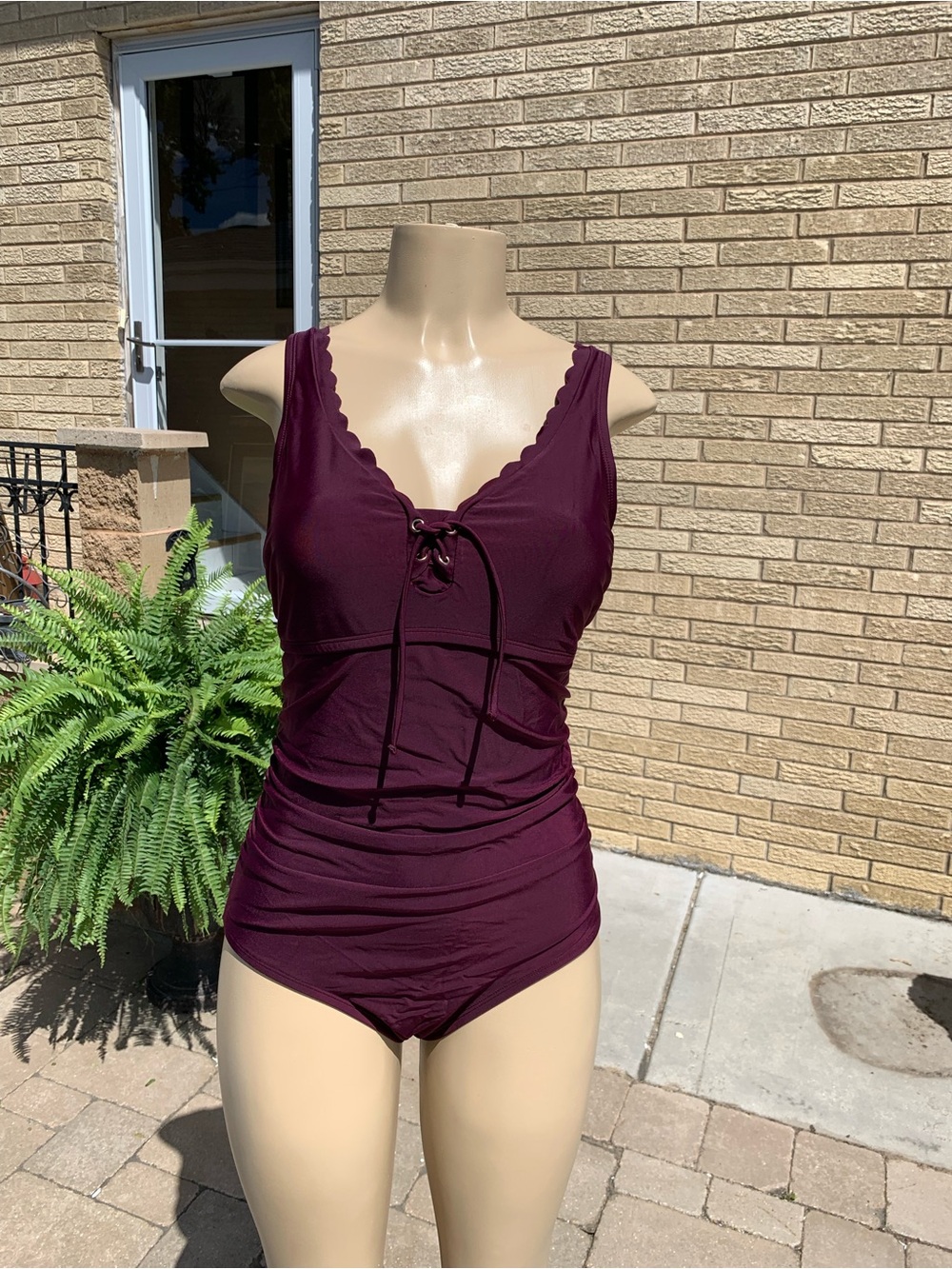 Kona Sol grommet scallop one-piece swimsuit deep  burgundy size L